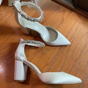 Badgley Mischka Ivory Rissa Block Heel (7)